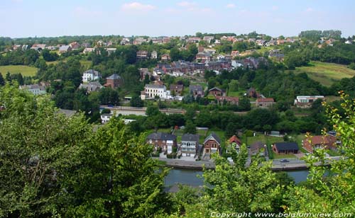 Vue du centre de Waibes THUIN / BELGIQUE 