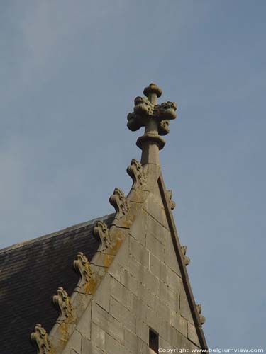 Collgiale Saint-Ursmer  / Sint-Ursmarus kapittelkerk BINCHE foto Kruisbloemen sieren de nokken van de gotische uitbreidingen.