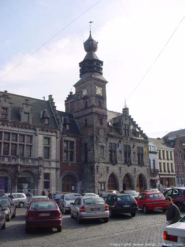 Stadhuis en belfort BINCHE / BELGI 