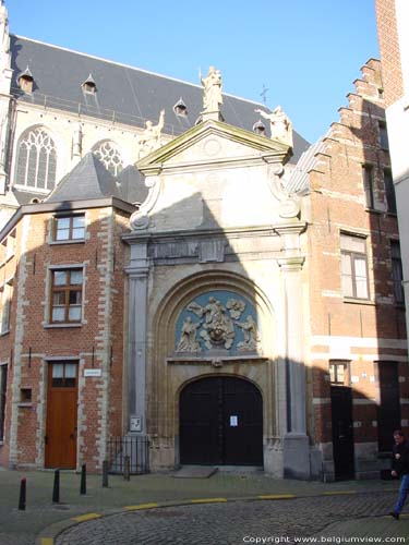 Sint-Pauluskerk ANTWERPEN 1 (centrum) in ANTWERPEN / BELGI De huidige inkom die ook aansluiting geeft op de calvarieberg.