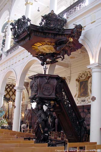 Carolus-Borromeuskerk ANTWERPEN 1 (centrum) in ANTWERPEN / BELGI De preekstoel en de omlijsting van het Forceville orgel zijn van de hand van Jan Peter van Baurscheit de Oudere.