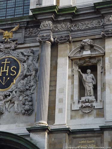 Carolus-Borromeuskerk ANTWERPEN 1 (centrum) in ANTWERPEN / BELGI Ionische zuilen en pilasters op de eerste verdieping.