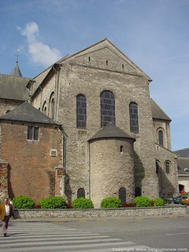 Sint-Gertudis NIVELLES in NIJVEL / BELGI Zicht op het oosteinde met een absis.