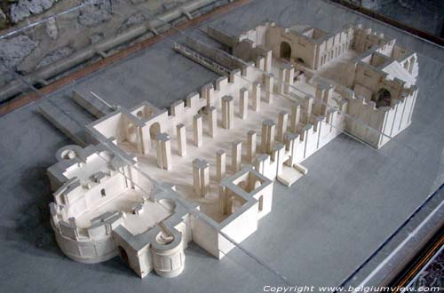 Sainte-Gertrude NIVELLES / BELGIQUE Maquette :   Vue en plan au Moyen-Age