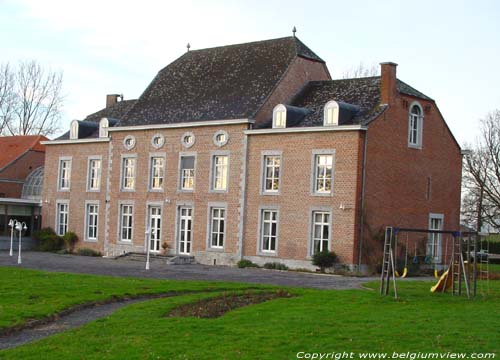 Kasteel-hoeve van Limont (Donceel) DONCEEL foto  