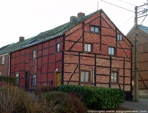 Huis hoek Chainrue en Chayeneux DURBUY / BELGI  