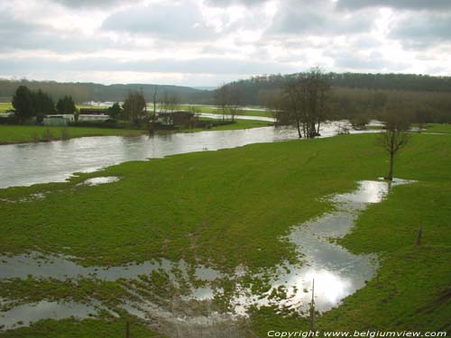 zicht Ourthe zuidoosten SOMME-LEUZE foto  