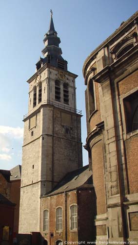 Sint-Albinuskathedraal NAMUR in NAMEN / BELGI Toren van de 13e eeuwse kathedraal.