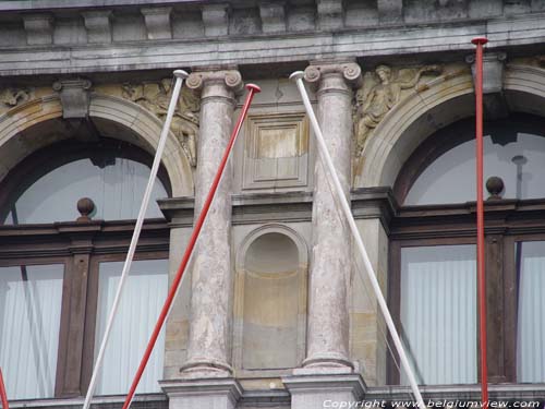 Stadhuis ANTWERPEN 1 (centrum) in ANTWERPEN / BELGI Ionische zuilen op de eerste verdieping van het middenrisaliet.