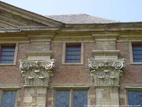 Mercator-Orteliushuis ANTWERPEN 1 (centrum) in ANTWERPEN / BELGI Pilasters met composietkapitelen sieren het barokgedeelte aan de tuinzijde.