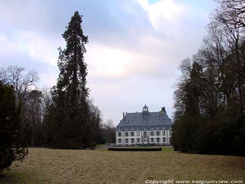 Kasteel van Vonche (te Vonche) BEAURAING / BELGI 