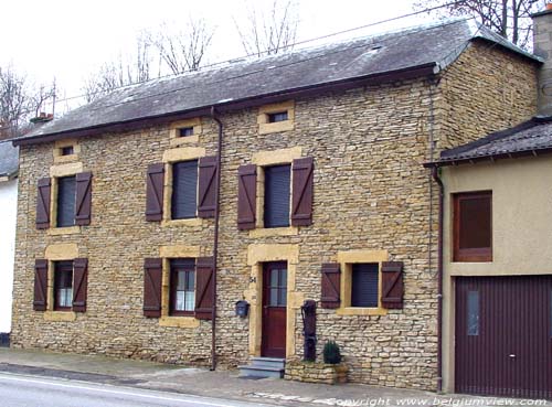 Typisch huis van de streek MEIX-DEVANT-VIRTON / BELGIQUE 