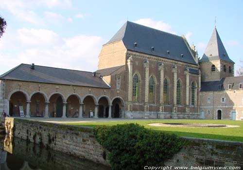 Alden Biesen Landcommanderij BILZEN foto Gaanderij en kapel