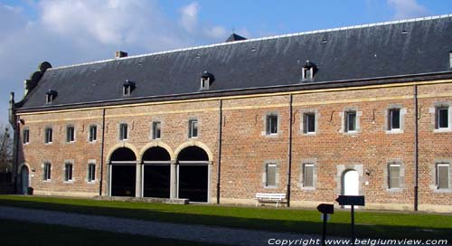 Alden Biesen Landcommanderij BILZEN foto Deel rechts aan plein