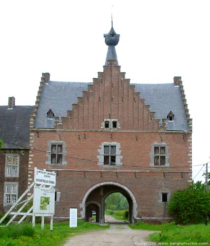 Herkenrodeabdij KURINGEN in HASSELT / BELGI Poortgebouw uit 1531