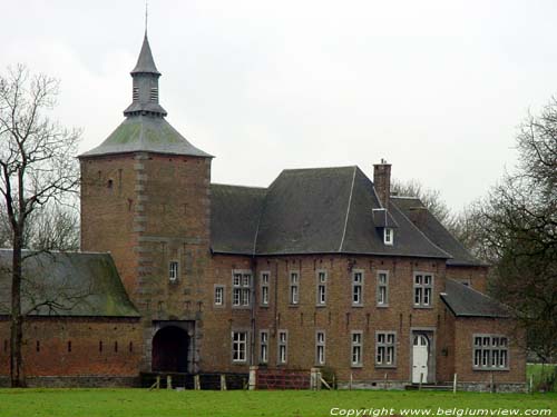 Kasteelhoeve Bierwart FERNELMONT foto Overzicht toren