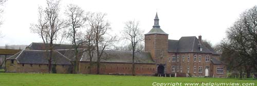 Kasteelhoeve Bierwart FERNELMONT foto Overzicht