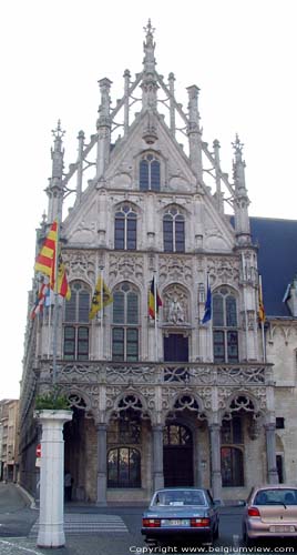 Paleis van de Grote Raad MECHELEN foto Noordvleugel van het stadhuis.