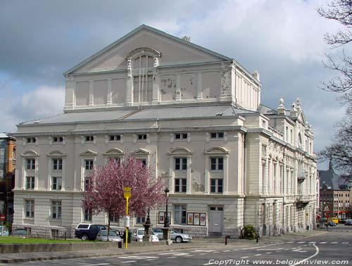 Groot theater La Bonbonnière VERVIERS foto  Overzicht van de schouwburg