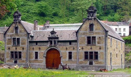 Oude Paardestal van vroegere Kasteel van Moste HUY in HOEI / BELGI  