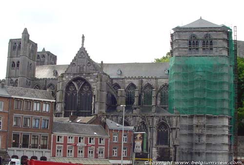 Onze-Lieve-Vrouwekerk HUY in HOEI / BELGI Vanuit het noorden