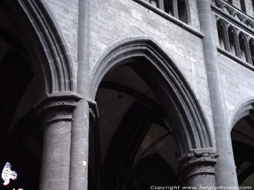 glise Notre Dame HUY / BELGIQUE 