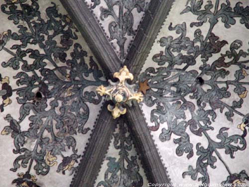 Onze-Lieve-Vrouwekerk HUY in HOEI / BELGI Gewelfsleutel detail