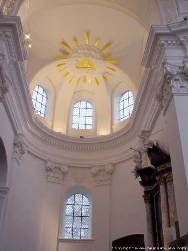 Sint-Oda en Sint-Joriskerk AMAY foto Absis en concha van het noordertransept