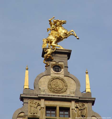 Sint-Joris Gildehuis - Oude Voetboog - Spaengien ANTWERPEN 1 (centrum) in ANTWERPEN / BELGI Sint-Joris die de draak overwint (door Jef Lambeaux)