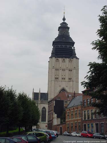 Onze-Lieve-Vrouw-ter-Kapelle BRUSSEL-STAD in BRUSSEL / BELGI Toren uit zuidwesten