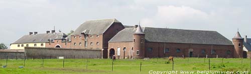 Enorme hereboerderij met torentjes NAMUR / GEMBLOUX photo
