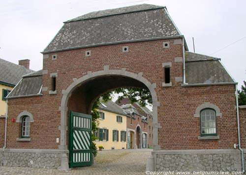 Enorme hereboerderij met torentjes NAMUR  GEMBLOUX / BELGIQUE 