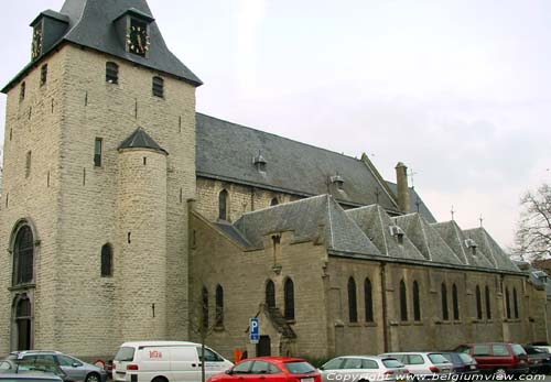 Sint-Niklaaskerk LA HULPE in TERHULPEN / BELGIË Toren vanuit zuidwesten