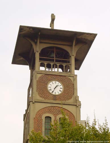 Sint-Pieter van Maubroux kerk (Rixensart) GENVAL in RIXENSART / BELGI Detail toren