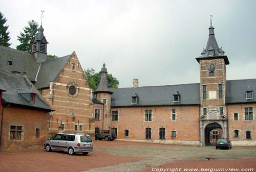 Chateau de Rixensart RIXENSART foto Overzicht vanaf poort ((zuidoosten)