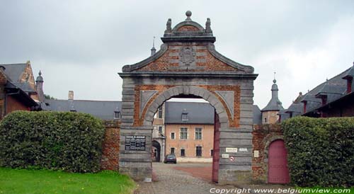 Chateau de Rixensart RIXENSART / BELGI De inrijpoort