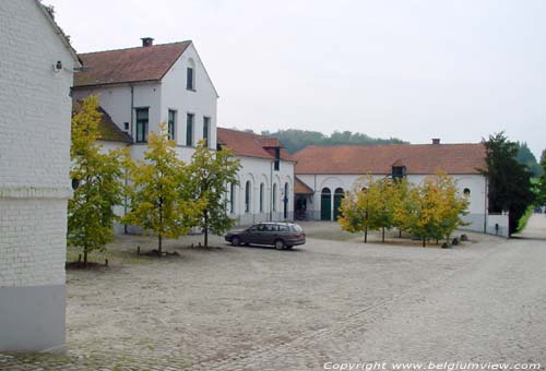 Ferme du Chteau de La Hulpe LA HULPE in TERHULPEN / BELGI Overzicht gebouwen zuidelijke zijde