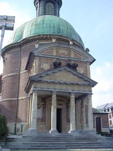 Sint-Jozefskerk - Koninklijke Kapel WATERLOO foto Detail voorgevel