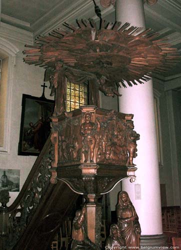 Sint-Jozefskerk - Koninklijke Kapel WATERLOO / BELGI Mooie kerkstoel
