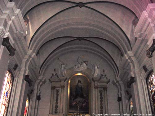 Sint-Jozefskerk - Koninklijke Kapel WATERLOO / BELGIË Ribgewelf boven altaar