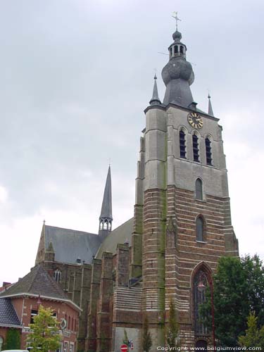 Onze-Lieve-Vrouwekerk AARSCHOT / BELGI Zicht op oostgevel