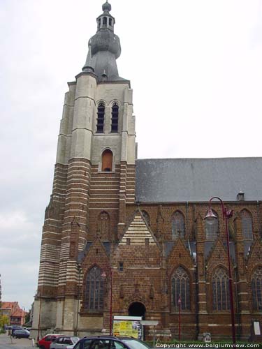 Onze-Lieve-Vrouwekerk AARSCHOT / BELGI Zicht op zuidgevel