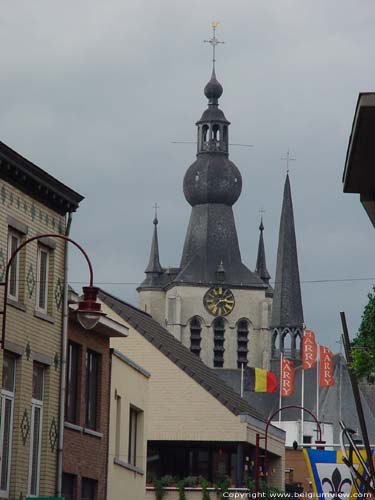 Onze-Lieve-Vrouwekerk AARSCHOT / BELGI Zicht van op de Grote Markt