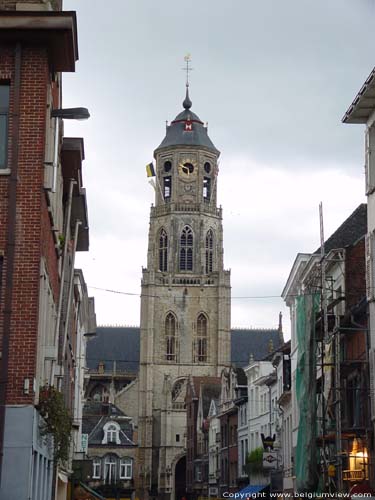 Sint-Gummaruskerk LIER foto Zicht vanaf Grote Markt (westen)