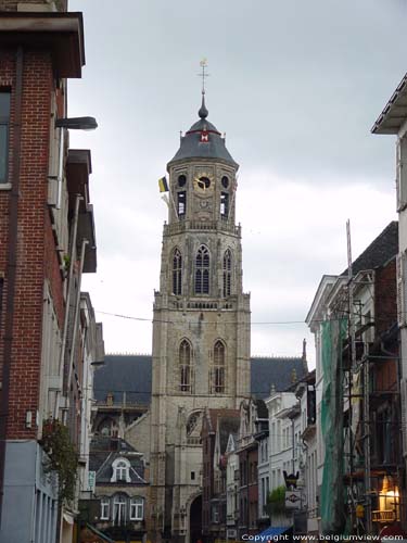 Sint-Gummaruskerk LIER / BELGI Zicht vanaf Grote Markt (westen)