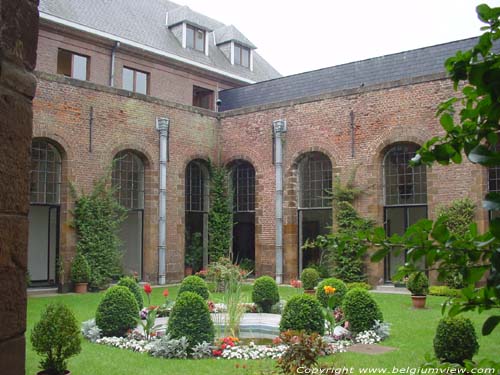 Stadhuis WAVRE in WAVER / BELGI Binnenkoer