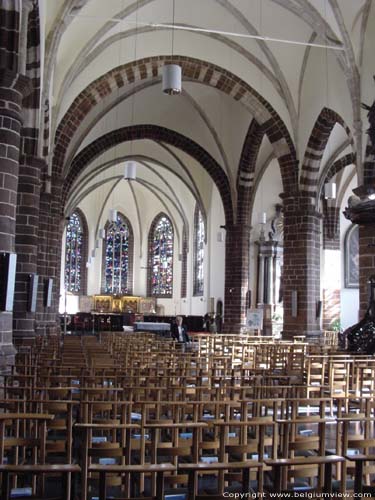 Johannes de Doperkerk WAVRE / WAVER foto Zicht op het koor