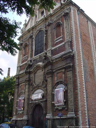 Brigittinen BRUSSEL-STAD in BRUSSEL / BELGI De bouw van de barokke kloosterkerk begon in 1655 (vermoedelijk met als architect Leonard van Heil), en in 1672 werd ze ingewijd.