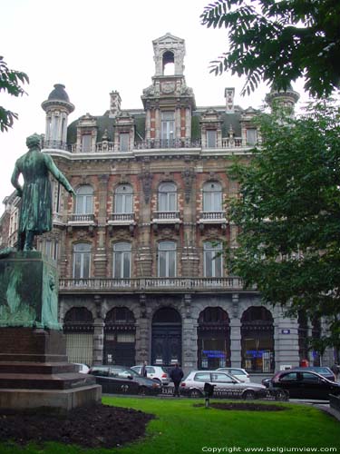 Herenhuis de Knuyt de Vosmaer BRUSSEL-STAD in BRUSSEL / BELGI Voorgevel van op plein (noordoosten)