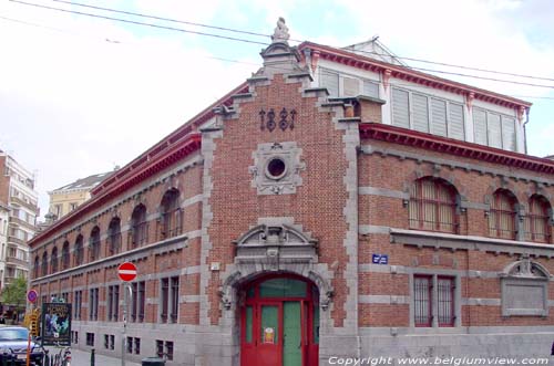 Les Halles BRUSSEL-STAD in BRUSSEL / BELGI 1 van de 4 ingangen (westen)